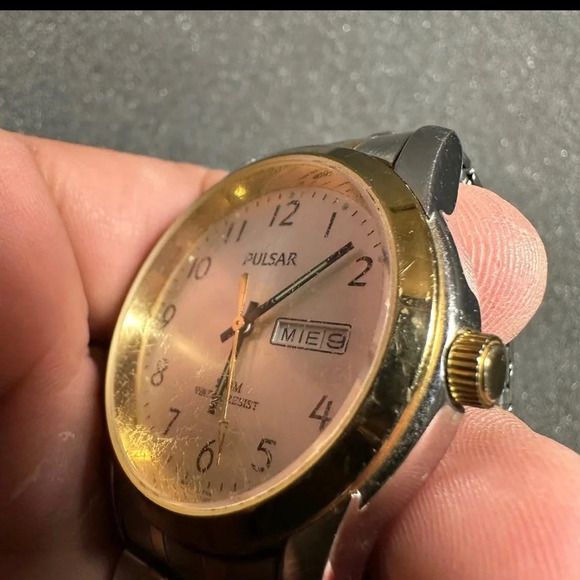 Pulsar Watch Men Silver Gold 2 Tone Round Dial Stretch Band Working New Battery - Picture 6 of 9